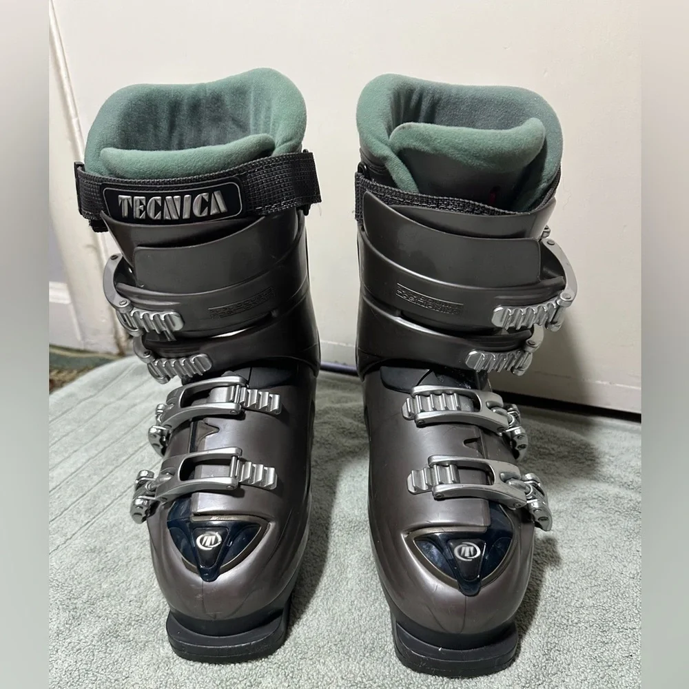 Women Tecnica Dark Gray Ski Boots with Metallic Buckles size 6